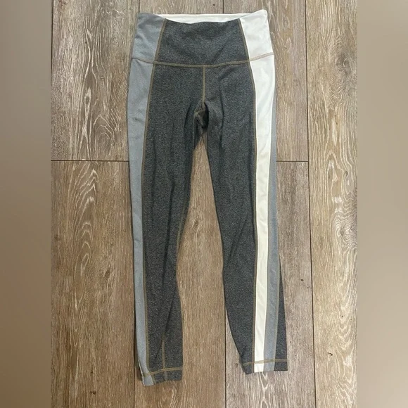Athleta Women’s Elation Sport Gray and White Striped Leggings - XS - Picture 2 of 9